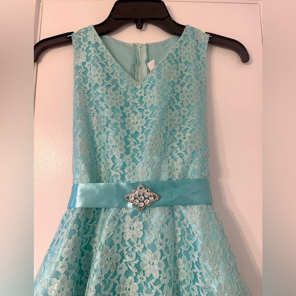 Green Lace Dress - Picture 2 of 4